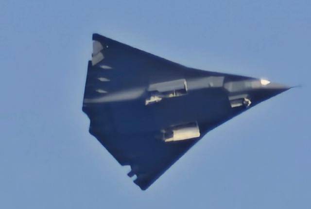 皇冠登1代理_“歼-20时刻”再现皇冠登1代理,中国领先美国一步,谁家六代机还是PPT?