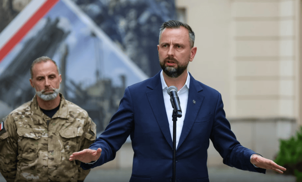 皇冠信用網申请开通_波兰防长:东部发现的不明物体为俄军用无人机