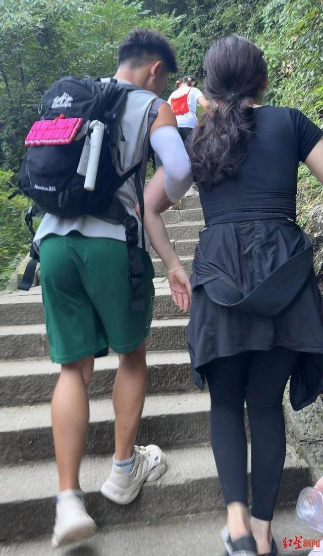 卡迪夫城vs切尔滕汉姆
_揭秘峨眉山陪爬团队:已陪爬千名游客九成为女性卡迪夫城vs切尔滕汉姆
,不会主动拉背扛抱,主要保障安全