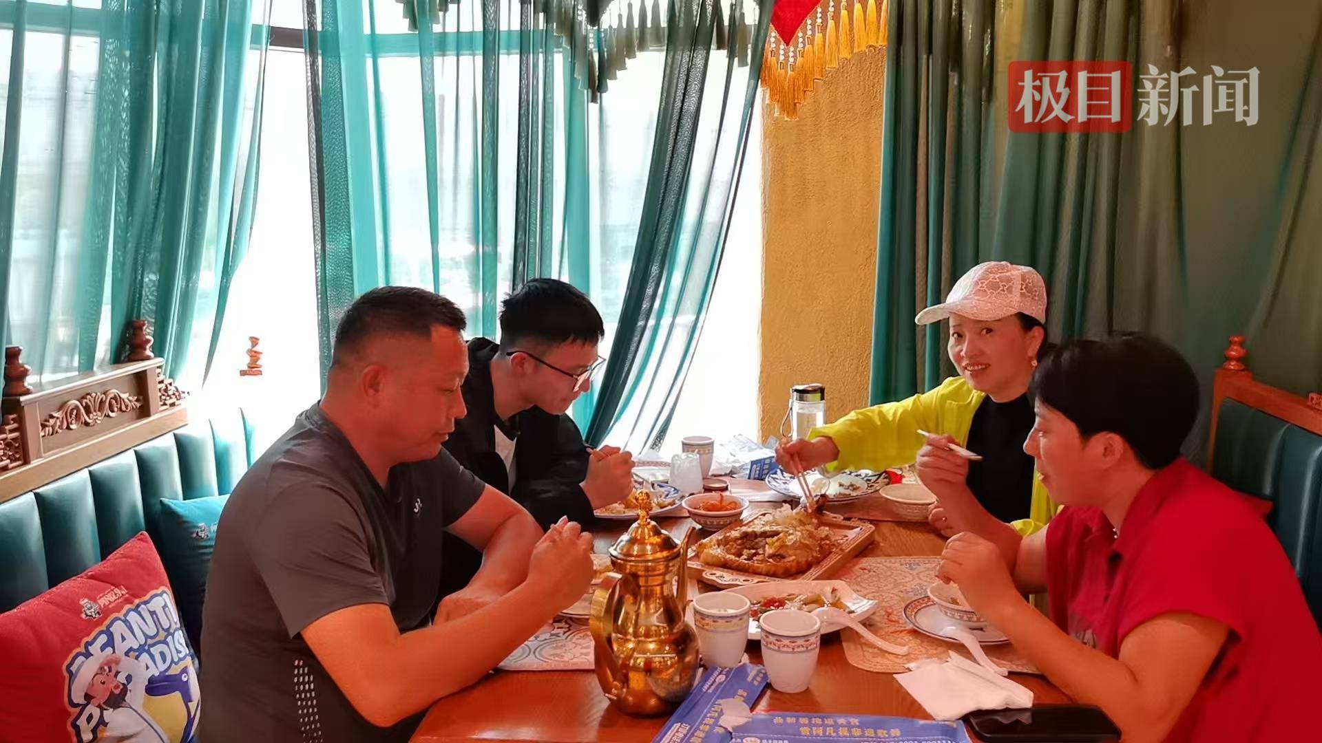 巴勒莫vs弗洛西诺尼_安徽夫妇自驾送儿子去新疆石河子上大学:6天穿越3700公里巴勒莫vs弗洛西诺尼,沿途打卡景点每天还直播7小时,刚到校就被粉丝认出