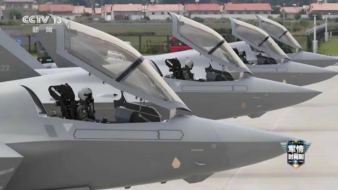 世界杯2026欧洲外围赛_中国歼-35最新画面世界杯2026欧洲外围赛!6枚中距弹、隐藏登机梯首次曝光!