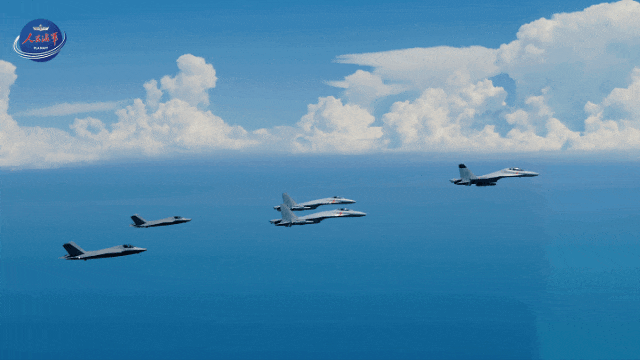 世界杯2026欧洲外围赛_中国歼-35最新画面世界杯2026欧洲外围赛!6枚中距弹、隐藏登机梯首次曝光!