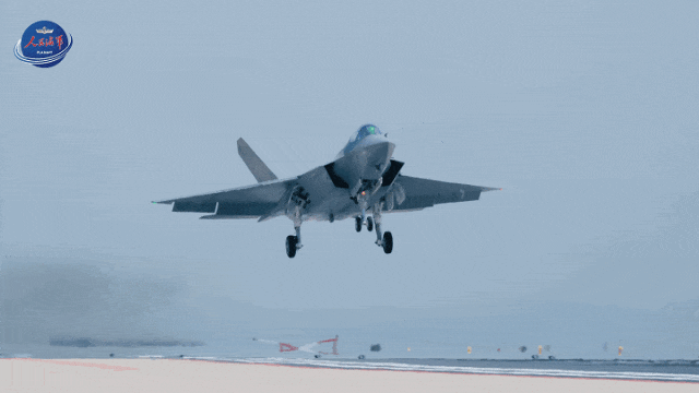 世界杯2026欧洲外围赛_中国歼-35最新画面世界杯2026欧洲外围赛!6枚中距弹、隐藏登机梯首次曝光!