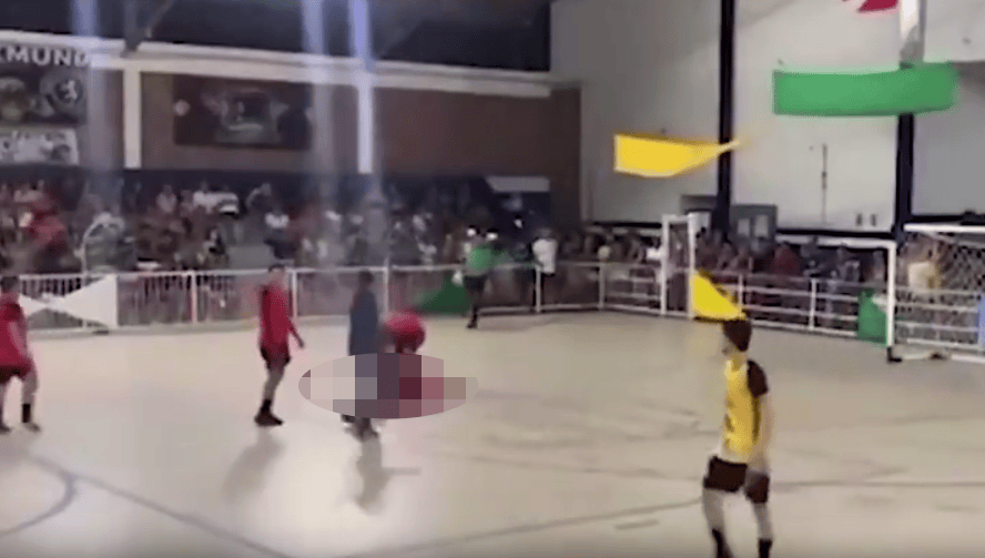 德哈法vs瓦斯尔杜拜_巴西门将点球大战扑出一球后死亡:用胸部挡住点球德哈法vs瓦斯尔杜拜,起身走几步后突然倒地