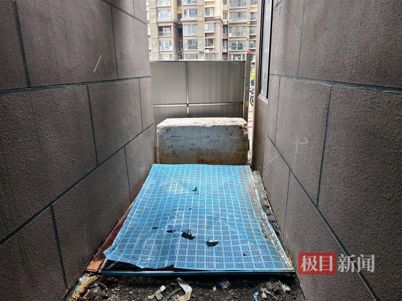 皇冠信用網如何申请_西安11岁男孩玩耍时坠入10多米深井身亡皇冠信用網如何申请，井口外连夜设置围挡，警方等部门介入调查