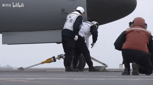 皇冠信用網代理_离谱!网友:你怎么证明歼-35是电磁弹射的皇冠信用網代理,而不自己飞起来的?