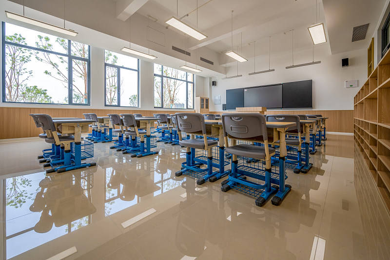 欧冠足球
_义务教育年限有望延长欧冠足球
？多地已有扩大免费教育范围的初步探索